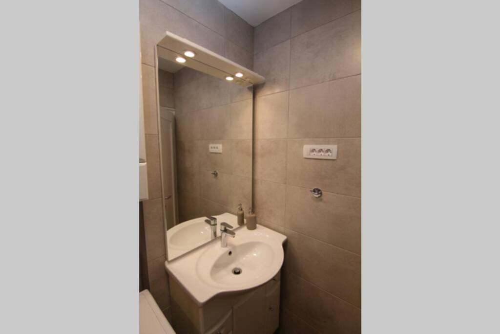 Fast Friend - Cozy Apartment In The Center With Private Garage Rijeka Eksteriør bilde